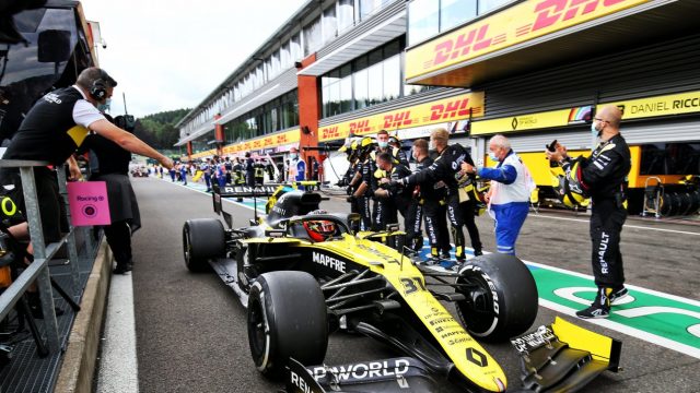 Esteban Ocon in zijn Formule 1 auto tijdens de Belgische Grand Prix