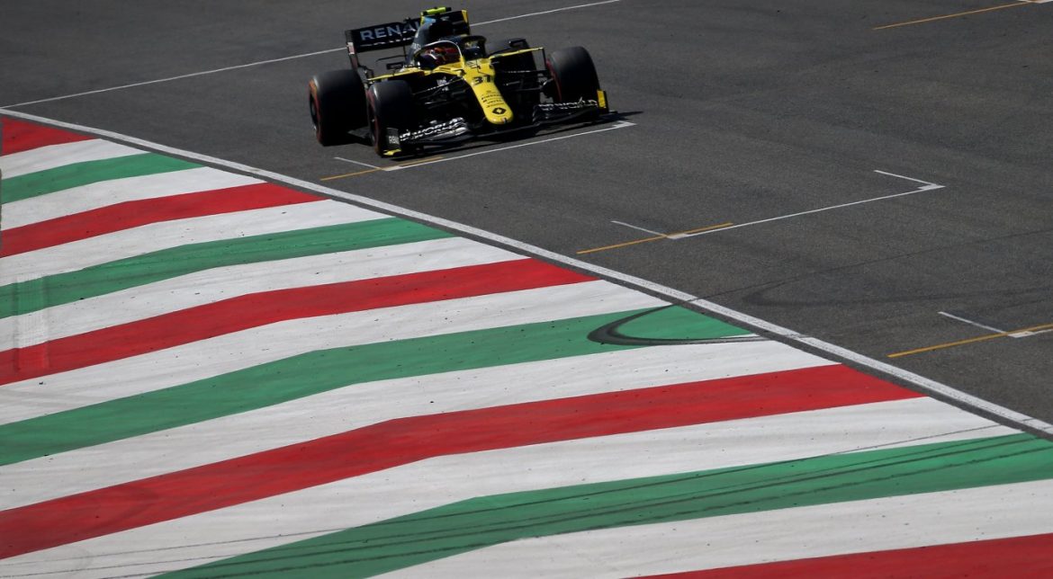 Esteban Ocon in zijn Formule 1 auto tijdens de Pirelli Grand Prix
