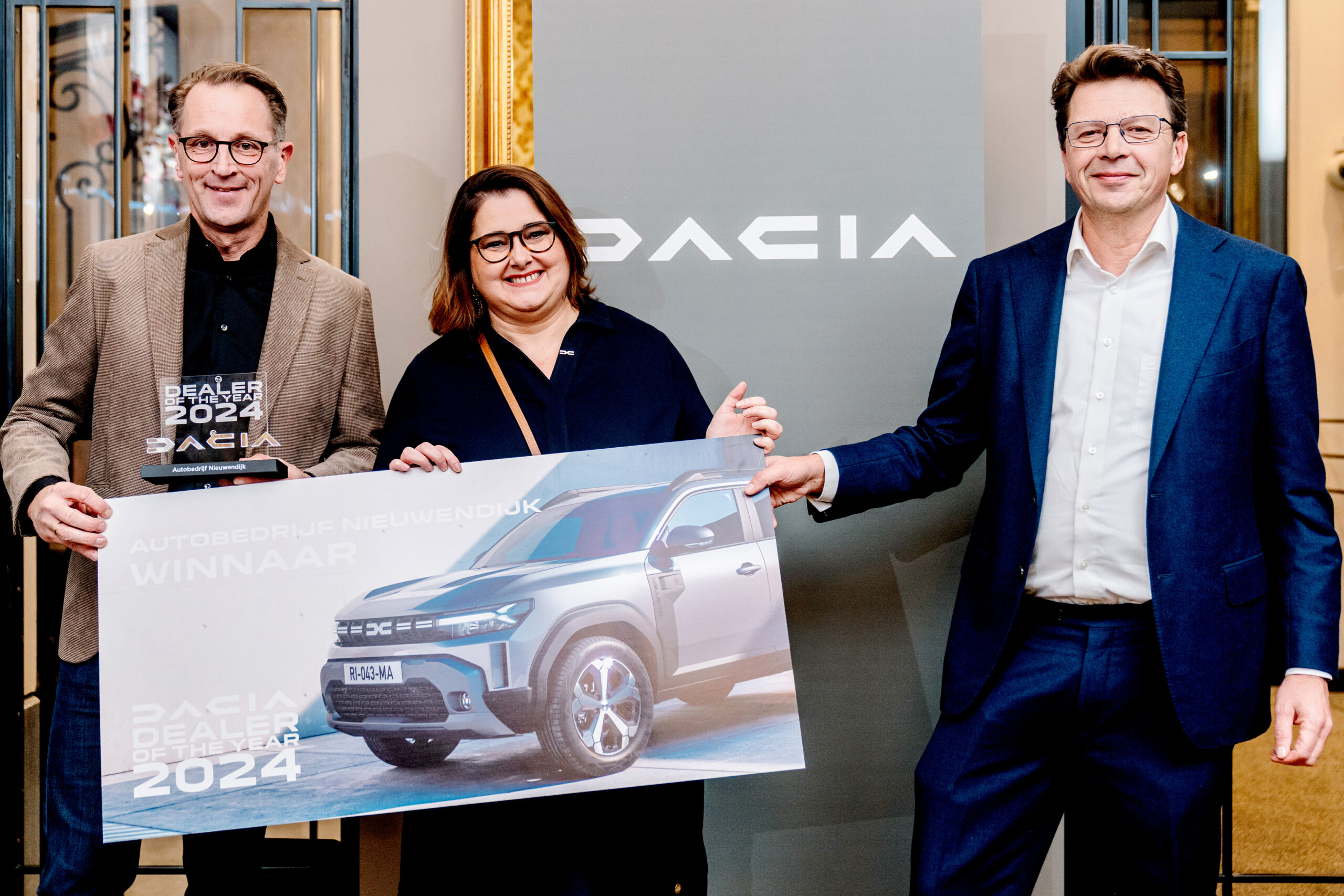 Autobedrijf Nieuwendijk is ‘Dacia Dealer of the Year 2024’